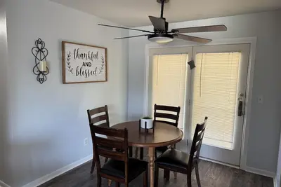 Cozy 3-Bedroom Ranch style house with Huge Backyard & Fire pit