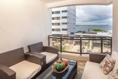 Image de 3 Bedroom Apartment in laguito.