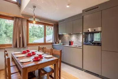 Image de Wifi, pied des pistes de ski, sauna, hammam, télévision, casier à ski, 78m², Vercorin