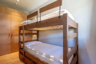 Image de Wifi, pied des pistes de ski, sauna, hammam, balcon, télévision, casier à ski, 62m², Vercorin