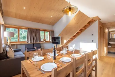 Image de Wifi, pied des pistes de ski, sauna, hammam, télévision, casier à ski, 94m², Vercorin