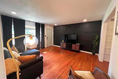 Image de Retro Retreat - 2k - Fun and Cozy - Fenced Yard