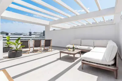 Image de Solarium Penthouse • Walk to Beach & Old Town