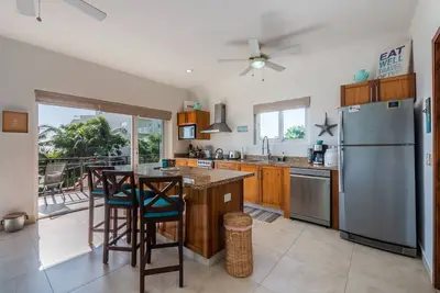 Image de La Azulita - air conditioned beach bungalow just steps from the sand & surf