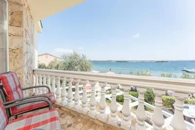 Image de Appartement confortable de 3 chambres à.