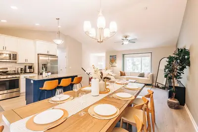 Image de Fall Twin Cities Suburban Retreat: 4br with Game Room & Big Yard Near Nsc & Tpc