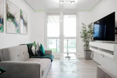 Image de Central 3br ~ Overlooking balcony view ~ Sleeps 8