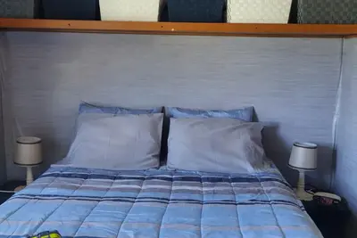 Image de Relax in our refurbished 40 ft. Rv overlooking beautiful vineyards in Ripley, Ny