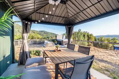 Image de Yosemite Farmhouse w/ Cozy Sunset Views, Private Hot Tub, Fire Pit, and Bbq