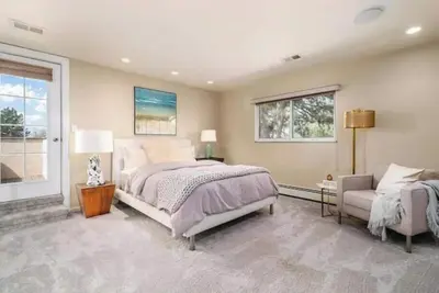 Image de Luxury Centennial Retreat – Rooftop Hot Tub, Spa Amenities, Movie Room & Gym