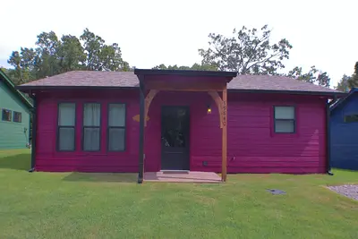 Image de Quiet cabin, hot tub, firepit, no pet fee, New, 4 person occ