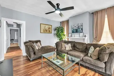 Image de Charming 2 Br vintage duplex upstairs apartment in Historic Portsmouth Ac & Wifi