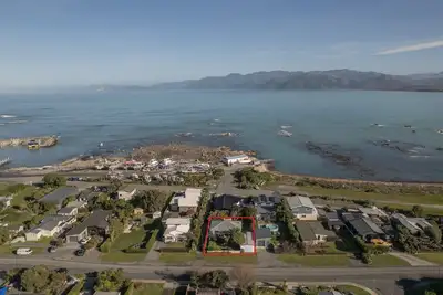 Image de South Bay | Classic Kiwi Bach | Close to Beach - Kk48126