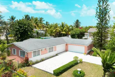 Image de Three bed two bath located in beautiful Nassau Bahamas