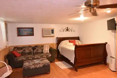 Image de Cozy cabin with Full Kitchen on a pond in charming Corbin