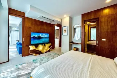 Image de 3 Bedroom Apartment Premium 181м² 300m from the sea