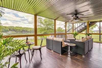 Image de Fireside Nights, Winter Lake View! Hayesville Home