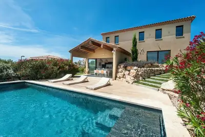 Image de Villa contemporaine avec piscine en Provence