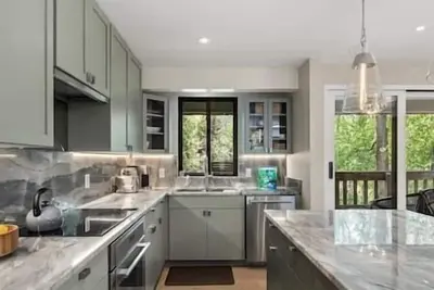 Image de Great 3 bedroom, 2 bath Core Condo on the River!