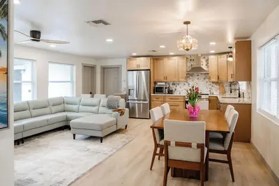 Image de Charming 3br home 15min from Clw beach