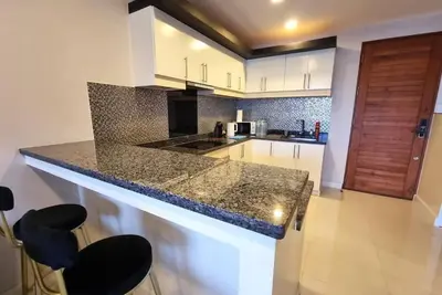 Image de 1 Bedroom Apartment with Balcony and Sea View