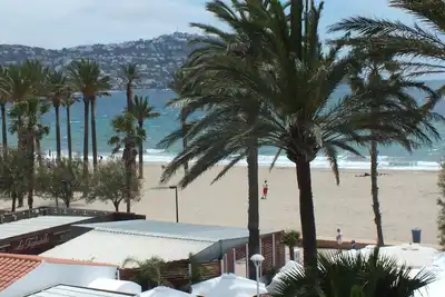 Image de Appartement à Roses: Terrasse, Piscine, 6 Pers.