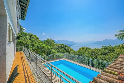 Image de Living with a view - 3-room oasis with panoramic views of Lake Maggiore and pool