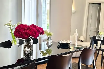 Image de Central Athenian Maison, with Acropolis Views