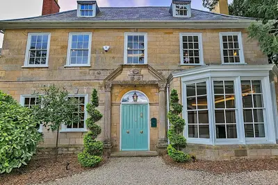 Image de Belle maison de vacances pour 17 personnes avec bain à remous, Wifi, terrasse et animaux admis