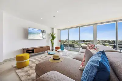 Image de Beachside Luxury: 3br Condo at Atlantic 360