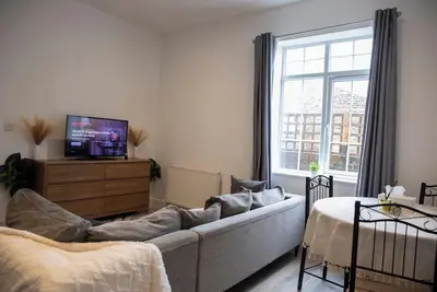 Image de Xl Modern Studio Flat In Kent