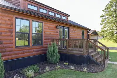 Image de Welcome to Cabin by the Meadow-your perfect retreat on the outskirts of town!