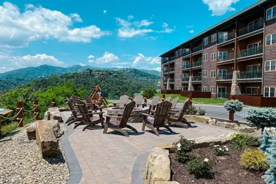 Image de Charming 4 Bedroom villa with Views of the Great Smoky Mountains, and nature.