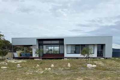 Image de New 3-bedroom house with 270 degree bush/dune views, WiFi and Ac in Lancelin