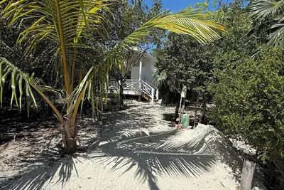 Image de Brand New Studio Cottage Walk to Beach + Dock Access North End of Elbow Cay