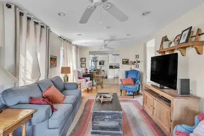 Image de New! Home Port - Spacious Retreat in Prime Location