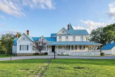 Image de Spacious 4-Bedroom Historical Home w/modern comforts in Old Town McAlester, Ok.