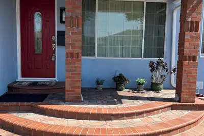 Image de Charming 2-bedroom front house with WiFi and free parking