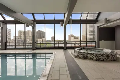 Image de 25th Floor Sky Suite Unit 2501, Downtown, Pool, Gym, Parking 2501