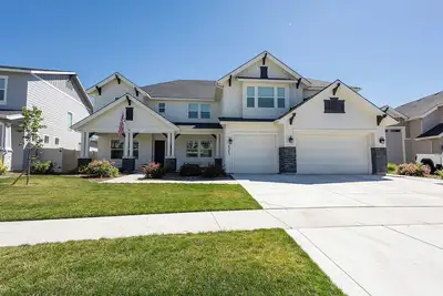 Image de Amenity Packed Modern Estate