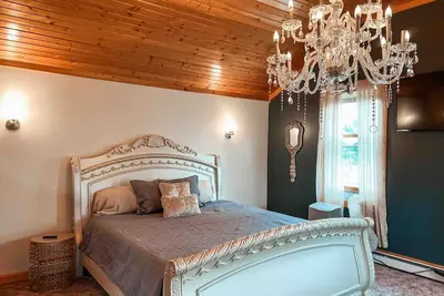 3 bd/ 10 min to dwtwn/Washer-Dryer