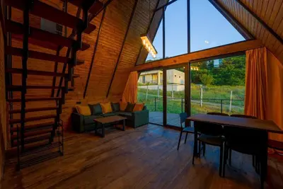 Image de 2-bedroom chalet in charming Skhaltba with WiFi, Ac. Relax and unwind