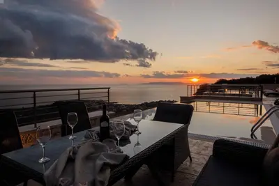 Image de Manazil Mani Luxury Villas Estate. . . . . \n6 bedrooms estate with two private pools.