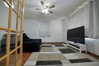 Image de Spacious 4-bedroom house with WiFi, Ac swimming pool in charming Norman