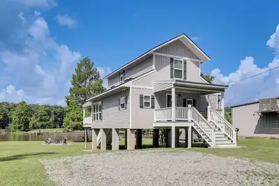 Image de Riverfront Family Retreat w/ Yard in Saint Amant