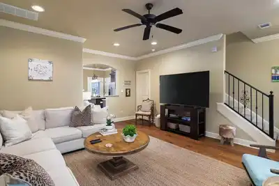 Image de Rebel Belle - Convenient Stylish New 2 Br 2. 5 Bath Condo - 1 mile to Ole Miss.