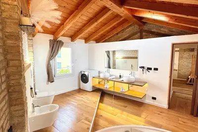 Image de Cozy townhome with WiFi and Ac in enchanting Venezia