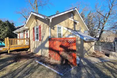 Image de New Listing! ! Cozy Lake Shangri-La Cottage! ! Big yard, fire pit, sleeps 4\n