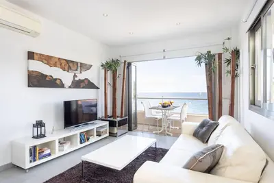 Image de Modern apartment with terrace and sea views