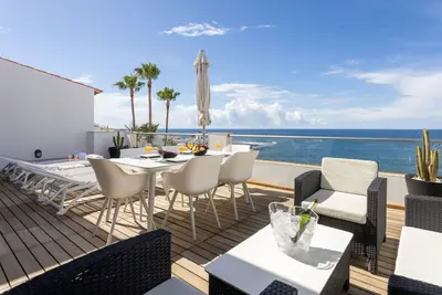 Image de Luxury oceanfront penthouse with terrace